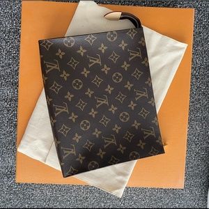 Louis Vuitton Toiletry 26